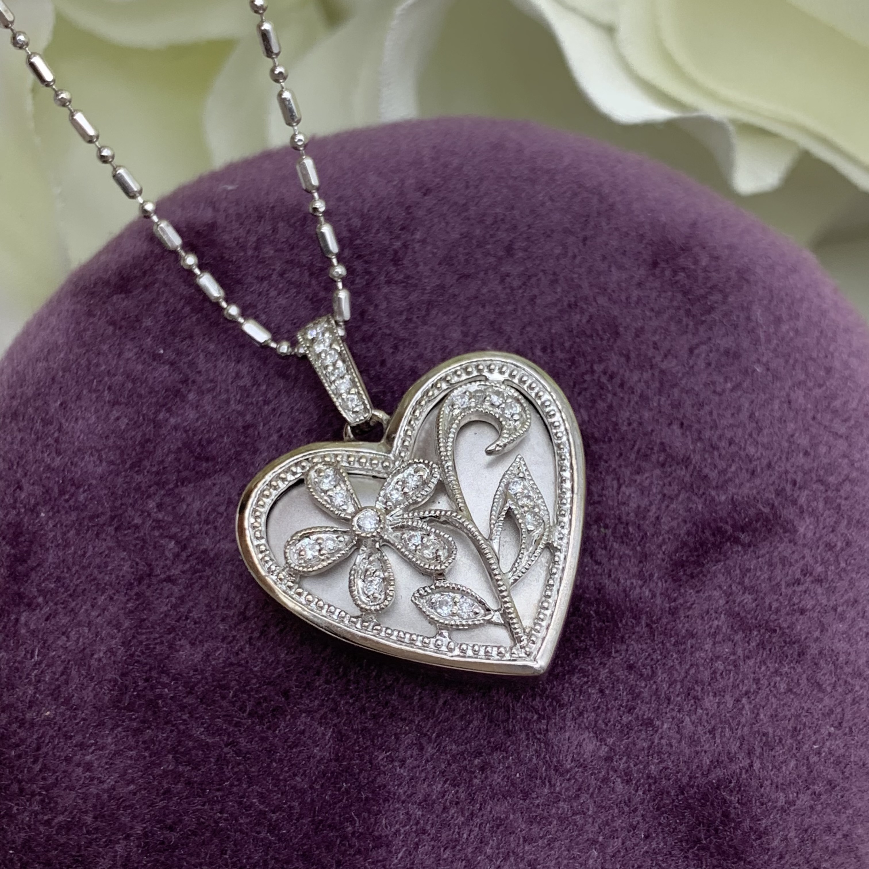 GOG Collection  Necklace EST-18KLOCKET