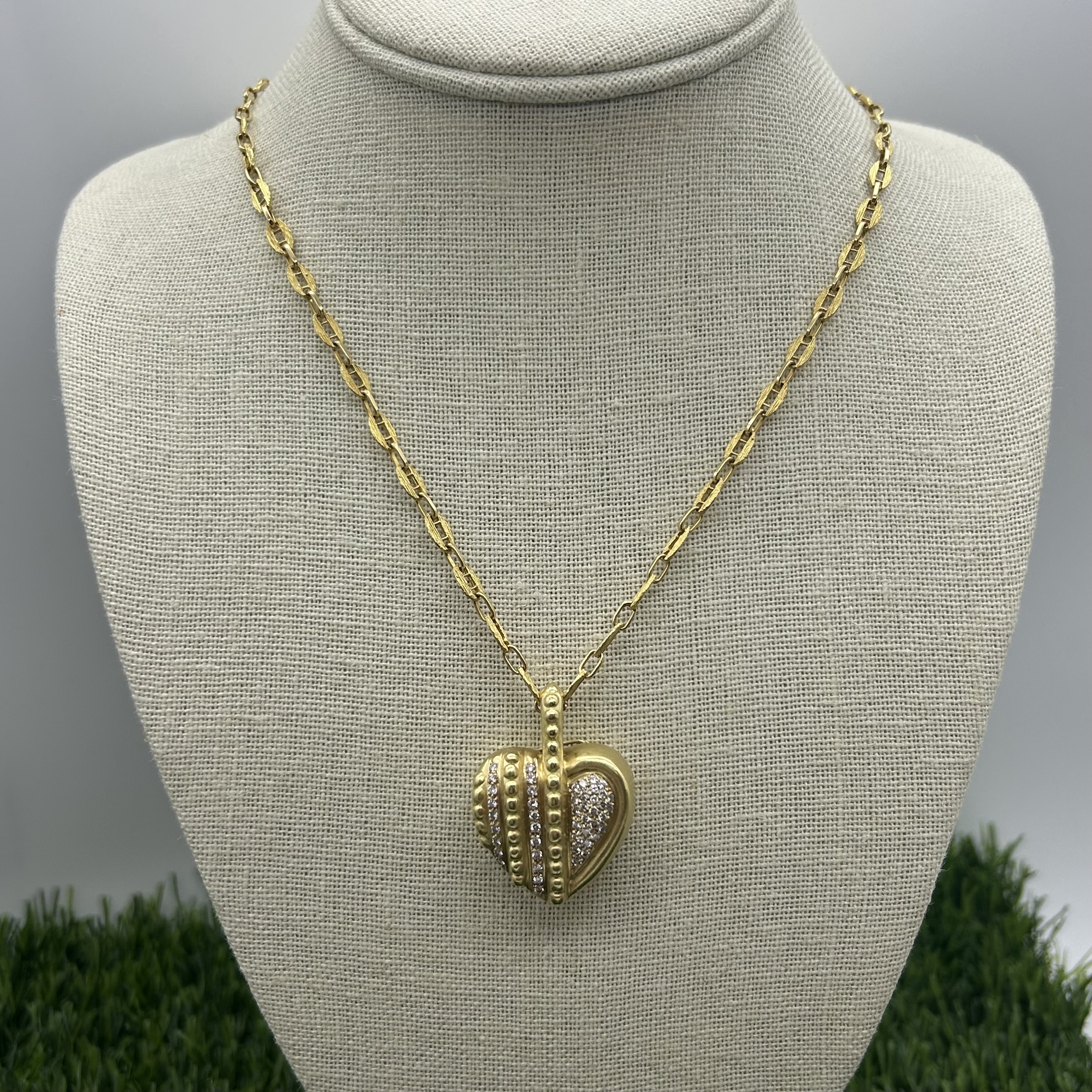 GOG Collection  Necklace EST-18KYGHEART
