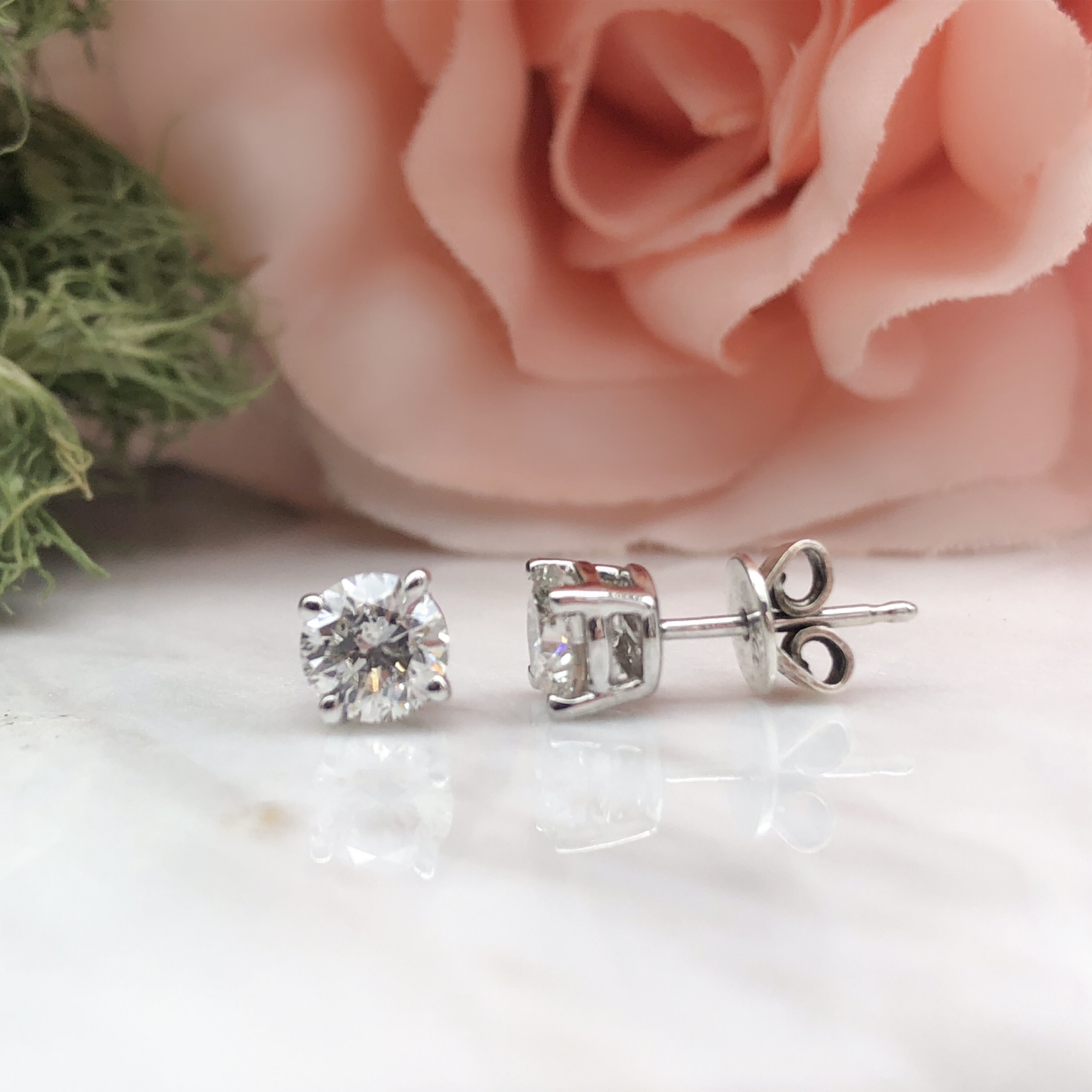 Vvs2 diamond earrings hotsell