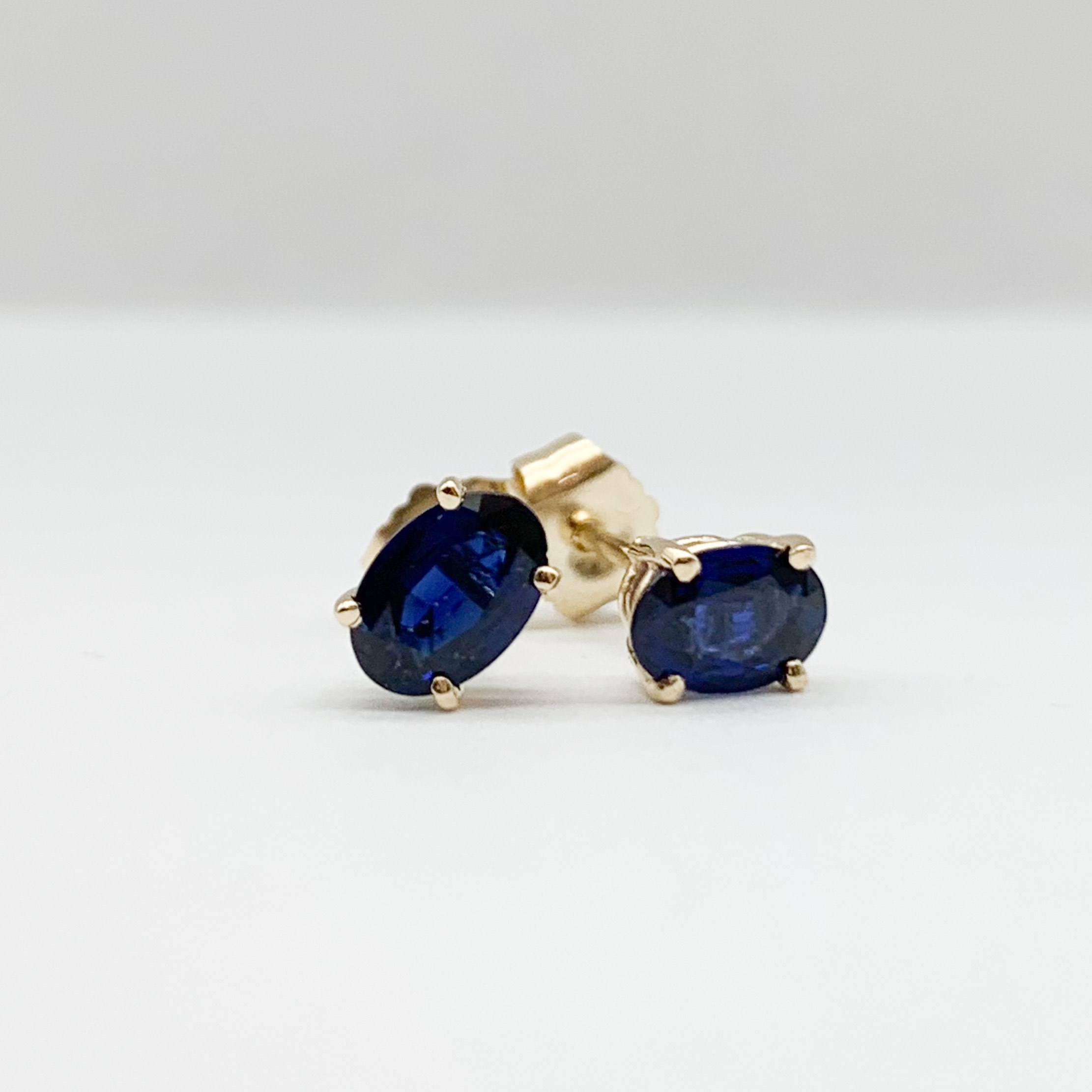 GOG Collection  Earrings GOG-14KYOVALSAPPSTUD