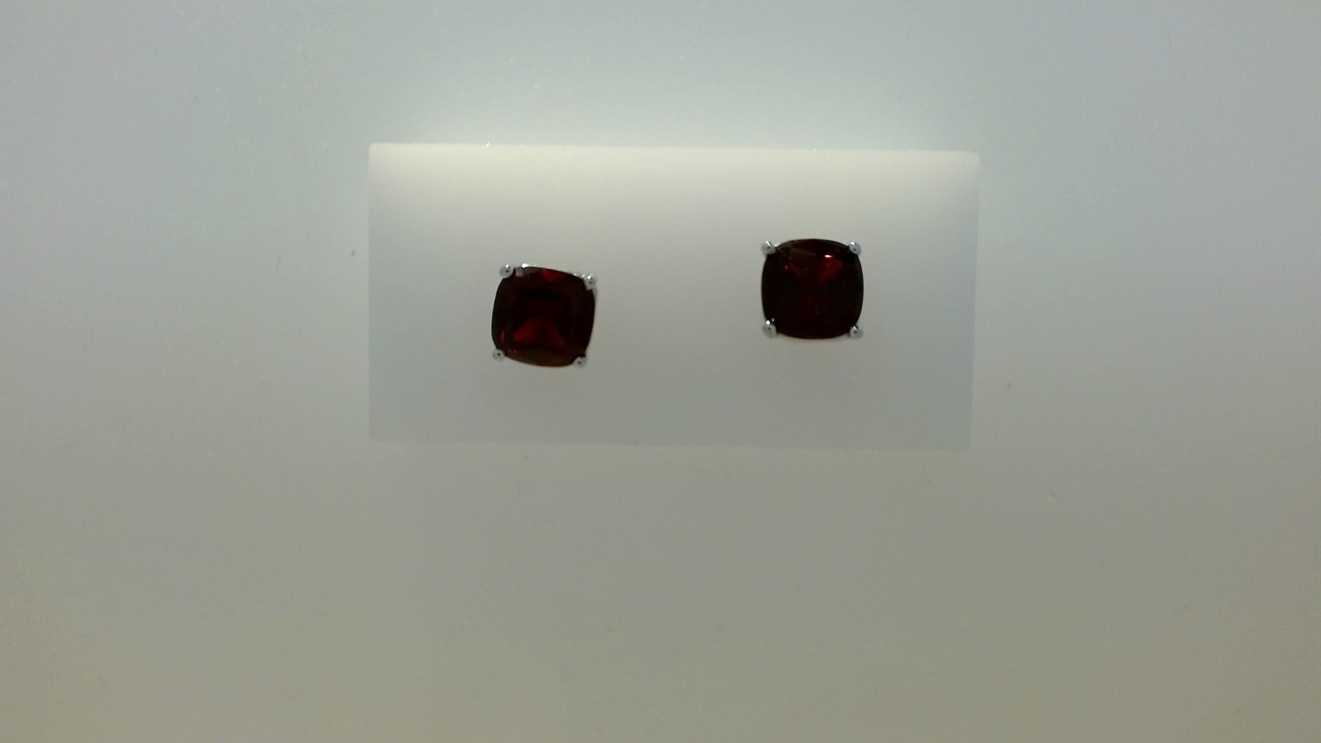 GOG Collection Earrings 8MMLABRUBY GOG Collection Earrings 8MMLABRUBY