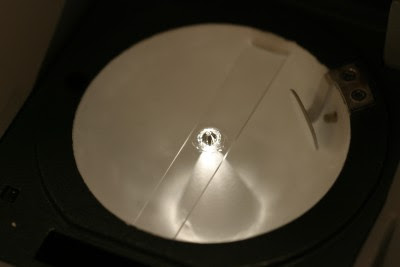 Place the diamond you want to test on the glass stage. Place the diamond you want to test on the glass stage.