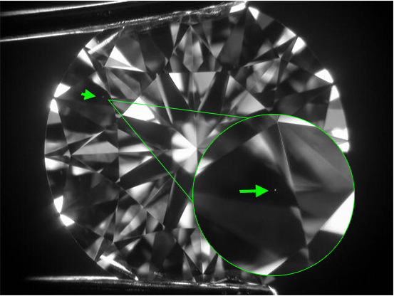 A VVS Diamond Viewed through the Crown to find an Inclusion